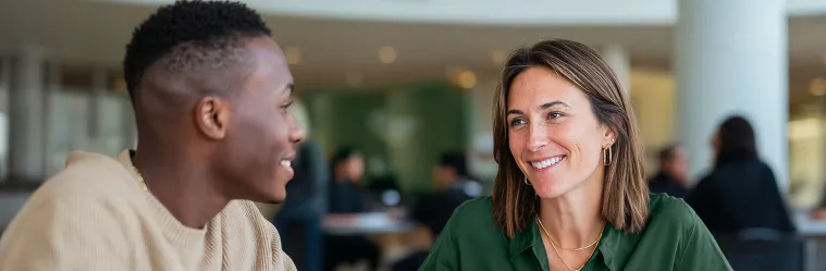 une tutrice et son étudiant
